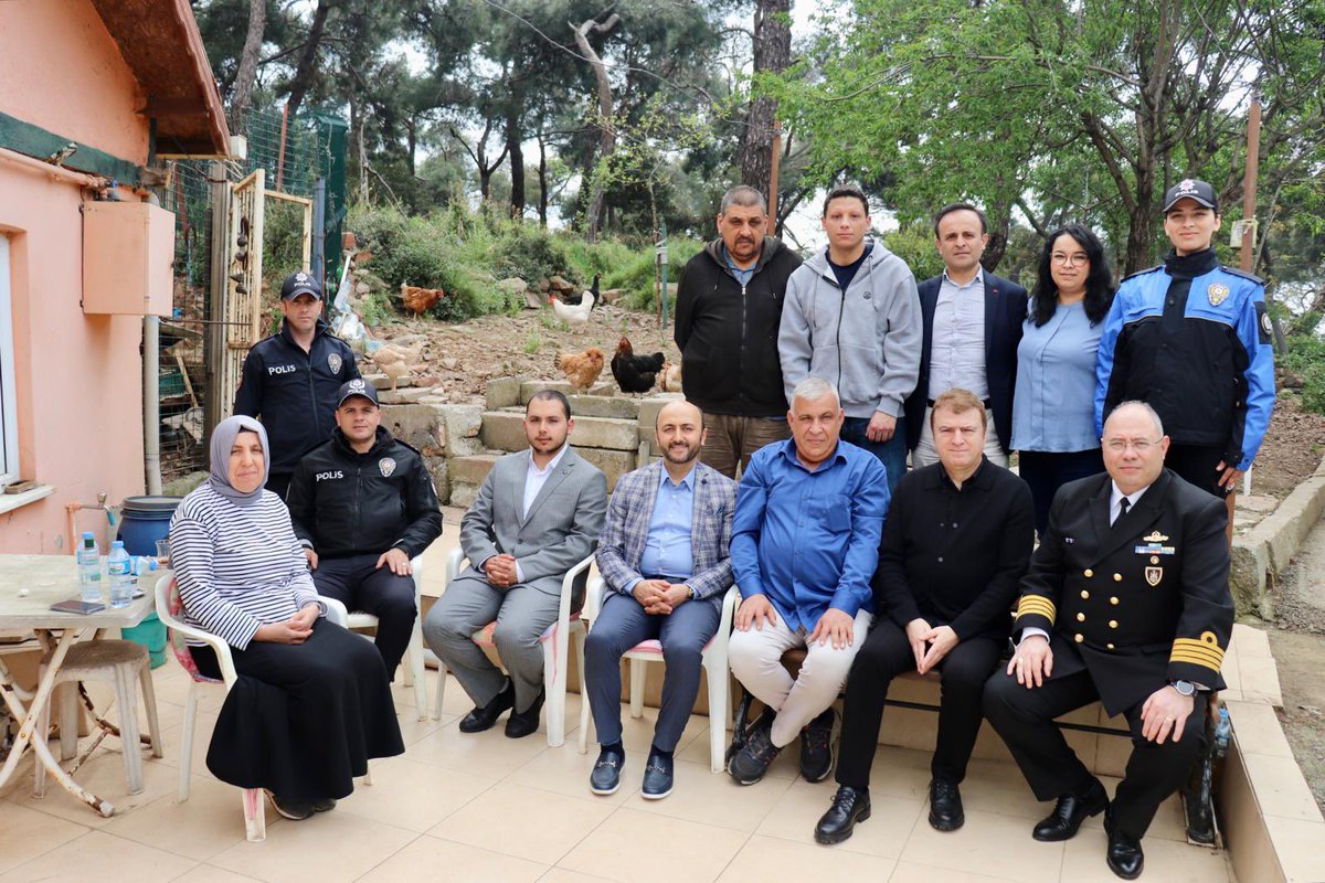 Kaymakamımız Abdurrahman İNAN beraberinde İlçe protokolü ile birlikte, Ramazan Bayramı münasebetiyle, Şehidimiz Dursun KESER’in Heybeliada’da bulunan baba evinde Şehidimizin kardeşleriyle bir araya geldi.