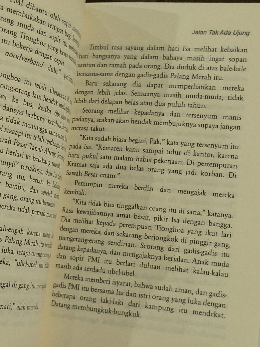 imebeingreader's tweet image. Buku yg akan menemani ku 3 hari kedepan dirumah nenek 🖐🏻😆