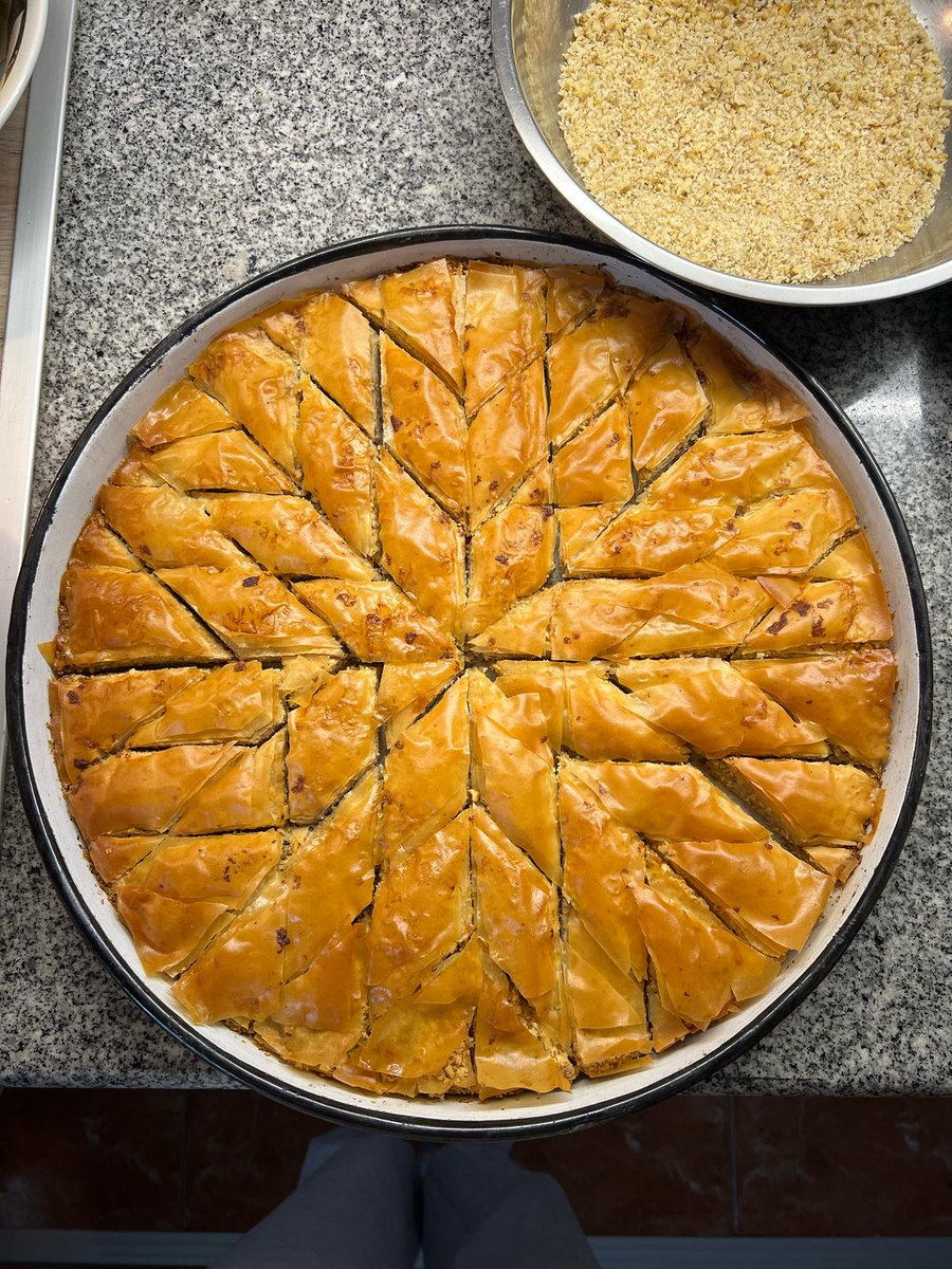 bahuljam's tweet photo. nemam baklave pa stavljam sestrinu

Bajram Šerif Mubarek Olsun &amp; free Palestine 🕊 ❤️ https://t.co/hCUZWyz74I