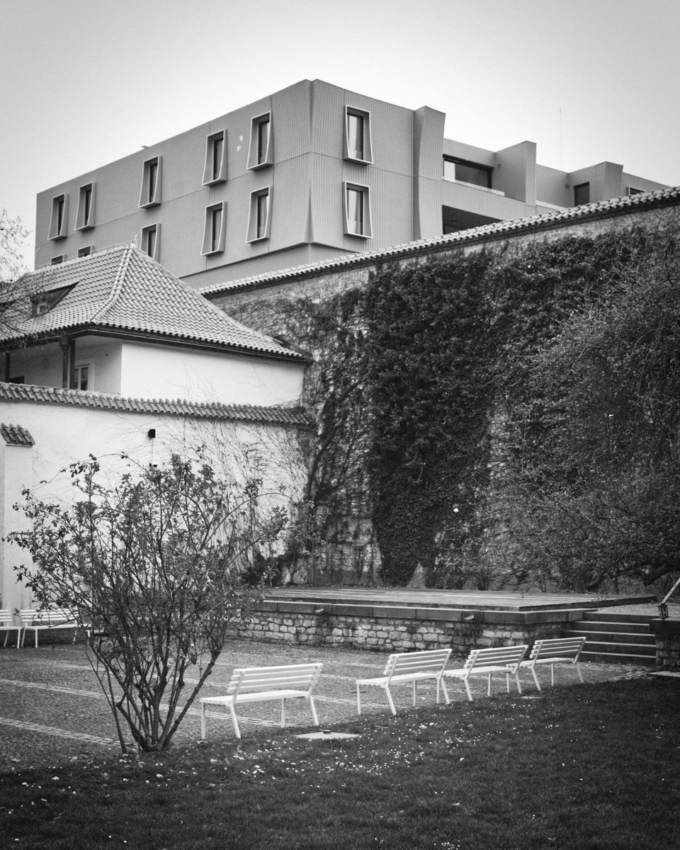 RedkiwiH's tweet photo. A few B&amp;W images from a afternoon walk around Praha.

Fujifilm X-H1, Minolta 28mm 2.8

#praha #czechia #fujifilmxseries #streetphotographyinternational https://t.co/8wwbtoGbpW