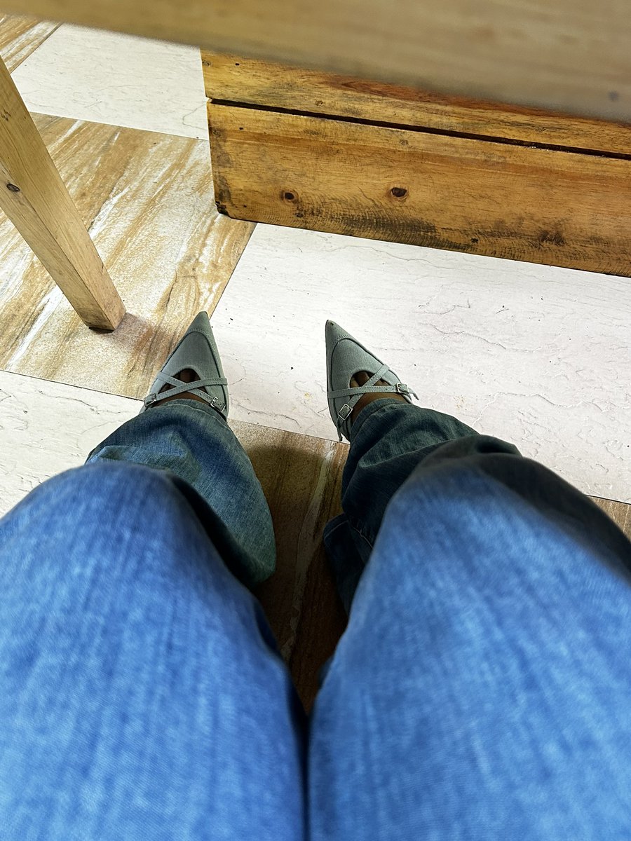 Stilettos, Jeans and Art exhibitions 🤩