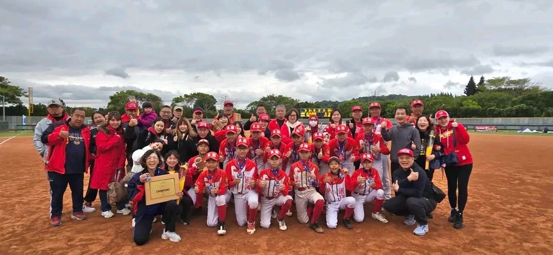 恭喜東園國小少棒隊勇奪全國冠軍，取得LLB亞太區少棒賽資格！⚾️🎉

東園少棒一直是臺北的驕傲，也是江坤宇、張奕等許多棒球明星的搖籃，今天他們再次寫下新的歷史，這是臺北市的光榮時刻，更是臺灣棒壇的重要時刻！

記得去年，孩子們的交通車達到報廢年限，我們立刻協助聯繫，也感謝各界齊心支持為球.