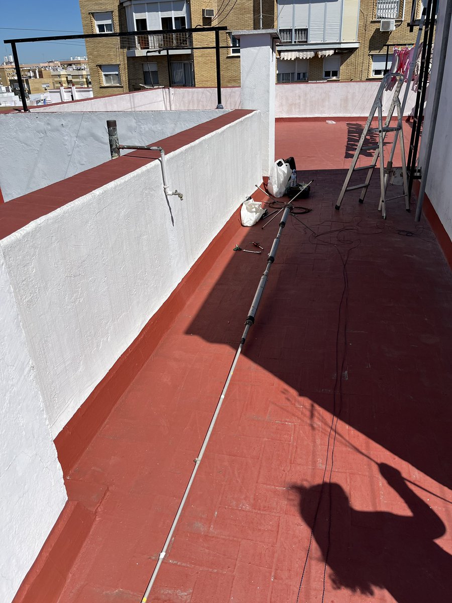 EC7AKV Fonsi tweet media