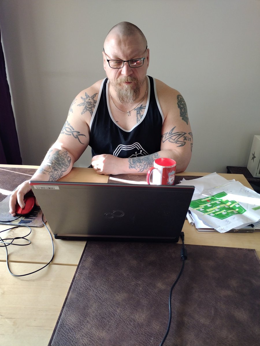 Sunnuntai on hyvä päivä yrittäjänä tehdä paperi hommia 😊

Tänään työnkuvana on kirjoittaa palautteet kaikista pelaajista, jotka osallistuivat Helmari tapahtumiin ja lähettää ne omille koutseille.
Tehdä yhteenveto yhteistyöstä Ospan kanssa ja antaa aloitusvinkit valmentajille.