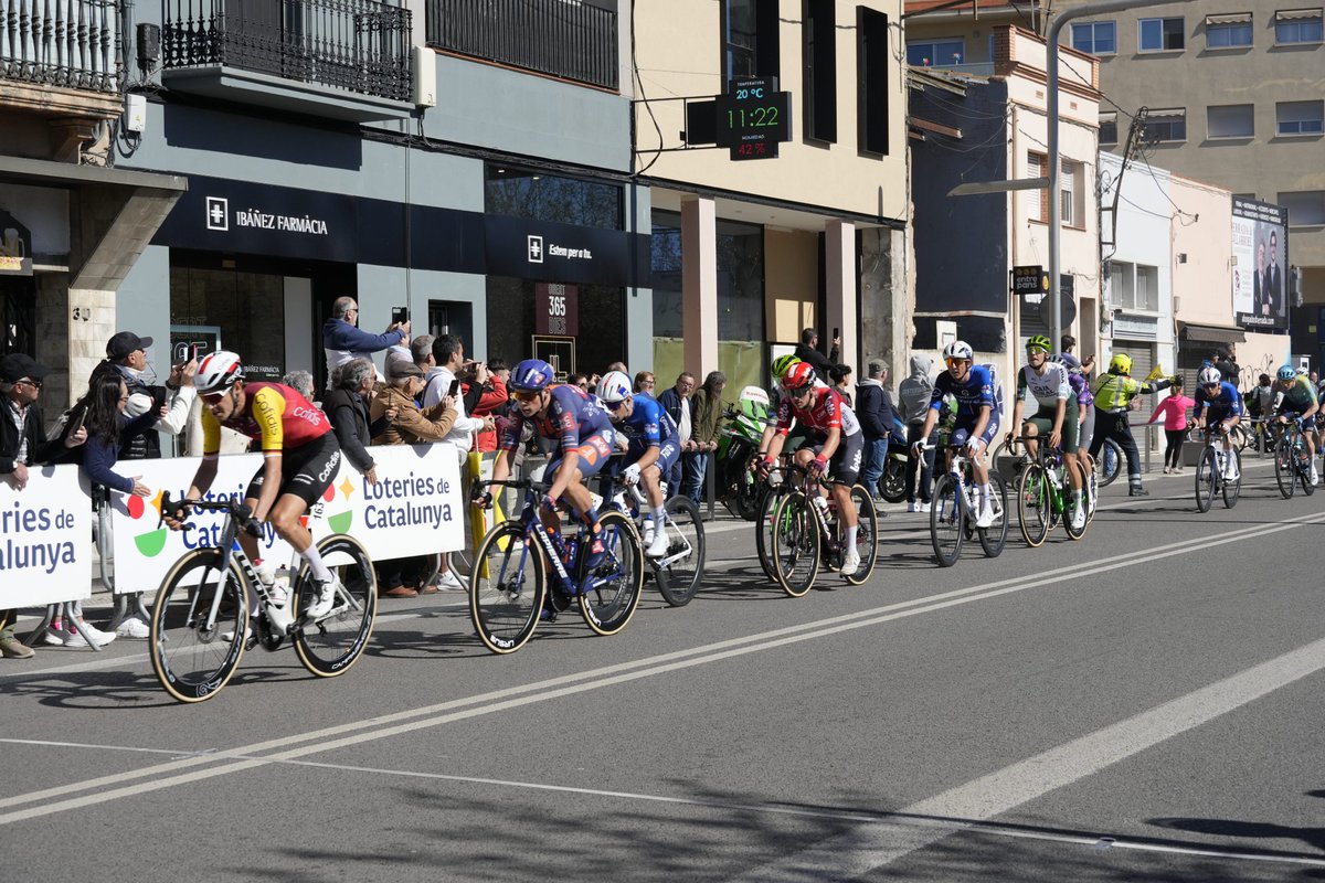 AjuntamentViladecans (@viladecanstweet) on Twitter photo Aquest matí a #Viladecans hem pogut gaudir de l'esprint intermedi de La Volta 2025 a l'avinguda de la Generalitat🤩🚴
L'alcaldessa <a href="/OlgaMoralesSeg1/">Olga Morales Segura</a>, amb els regidors <a href="/RichardCalle81/">•RICHARD CALLE•</a> i <a href="/moral_chacon/">Francisco Chacon Moral</a> han rebut el record commemoratiu de mans de Rubèn Peris, director de La Volta👏 Aquest matí a #Viladecans hem pogut gaudir de l'esprint intermedi de La Volta 2025 a l'avinguda de la Generalitat🤩🚴
L'alcaldessa <a href="/OlgaMoralesSeg1/">Olga Morales Segura</a>, amb els regidors <a href="/RichardCalle81/">•RICHARD CALLE•</a> i <a href="/moral_chacon/">Francisco Chacon Moral</a> han rebut el record commemoratiu de mans de Rubèn Peris, director de La Volta👏