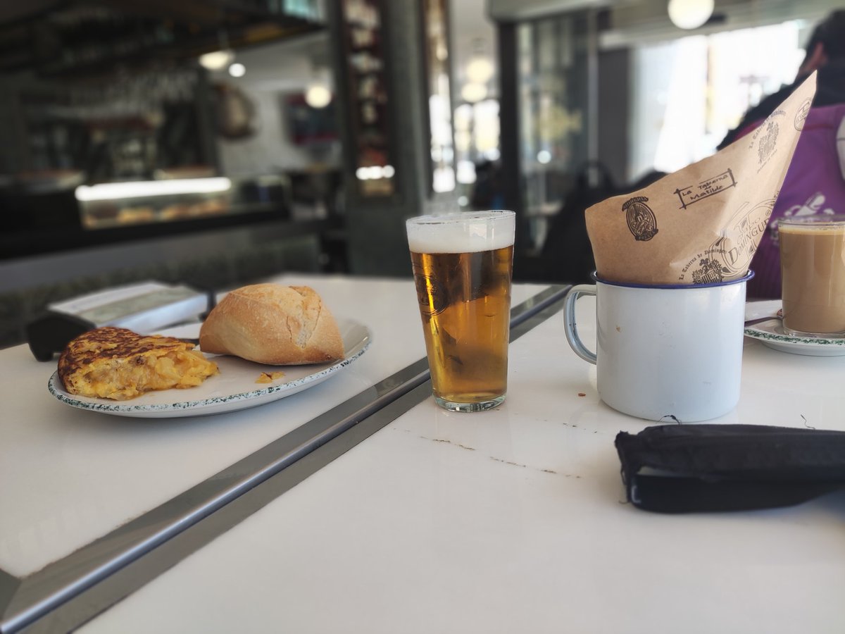 esmorzarunners's tweet photo. Primera participación en la carrera popular PAU de Vallecas. Relieve inesperado y temperaturas algo bajas, lo cual no nos ha impedido darlo todo y disfrutar del evento. Gracias a @avpaudevallecas y a Unión Carreras de Barrio por la organización #poramoralbarrio #madrid https://t.co/ykY4HCL22a