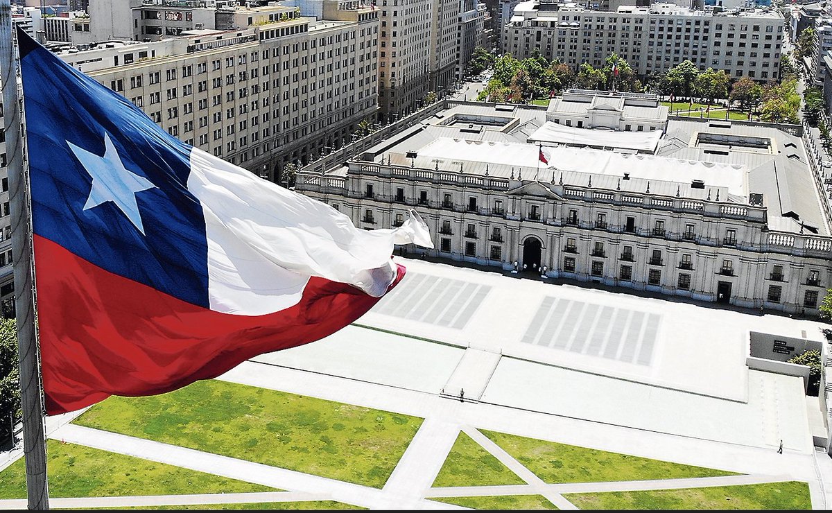 🚨 El tsunami judicial que se le viene al oficialismo con el Caso ProCultura 🚨
🧵 En pocos días comenzará una avalancha de procesos a gobernadores y exasesores de Boric que involucra miles de millones en fondos públicos desaparecidos. Acá te resumo el nuevo remezón a La Moneda.