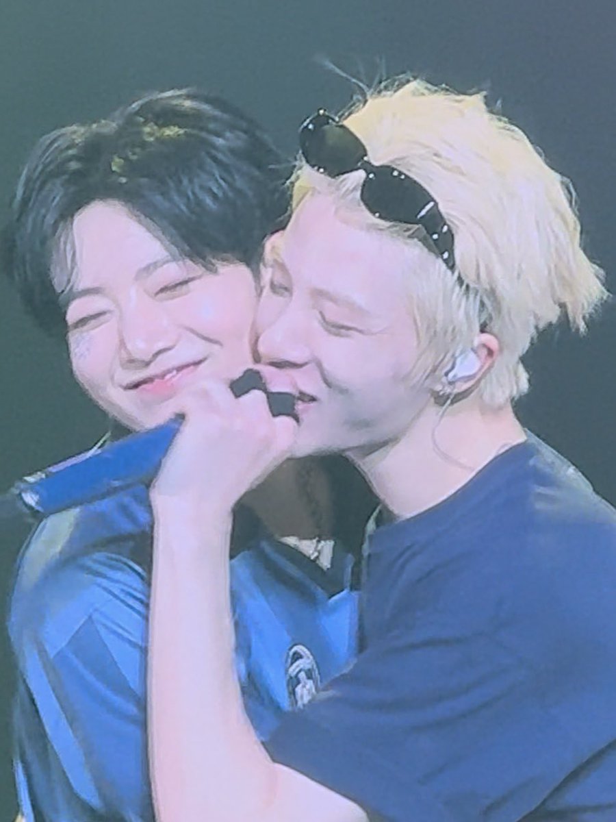 ting9900's tweet image. 뭐 이렇게 아름다운 사진이 다 있지..
너무너무 사랑해..