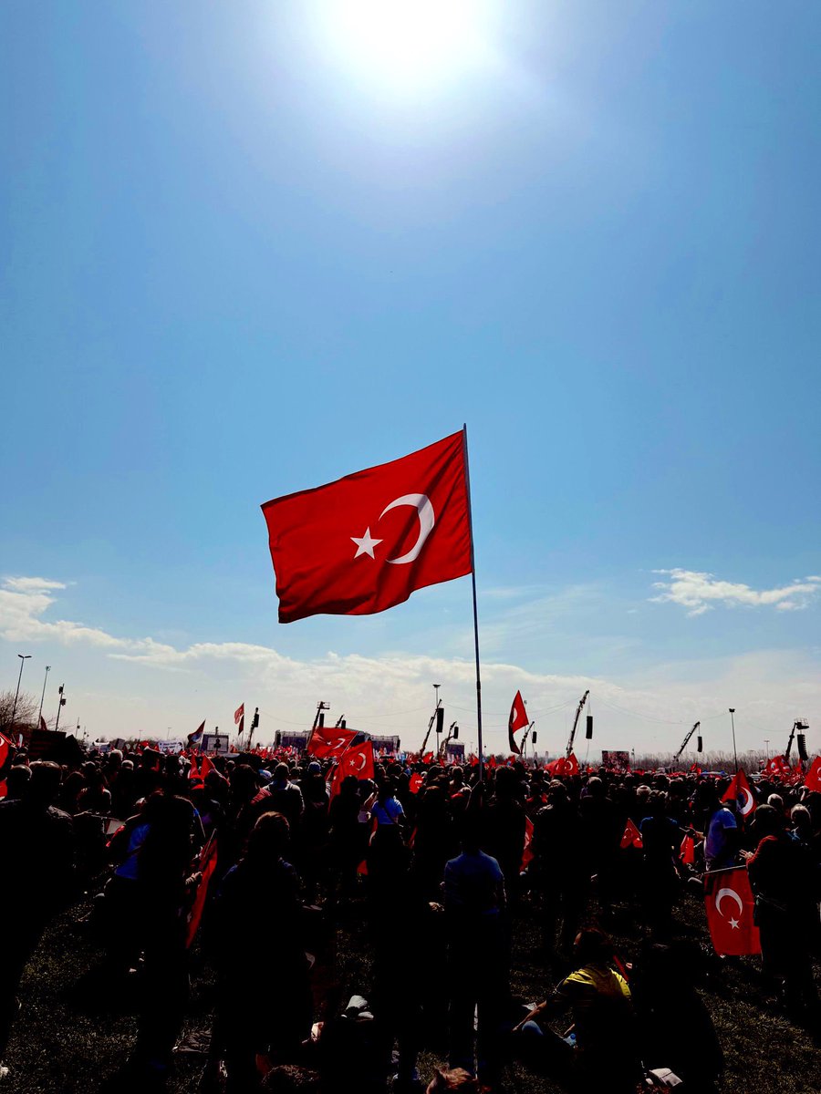 Herkes birbirini takibe alsın hesaplar büyüsün rt fav etkileşim gerçek bilgiye ulaşım  birbirimize destek olalım mentions atanları ya da rt edenleri takibe alalım