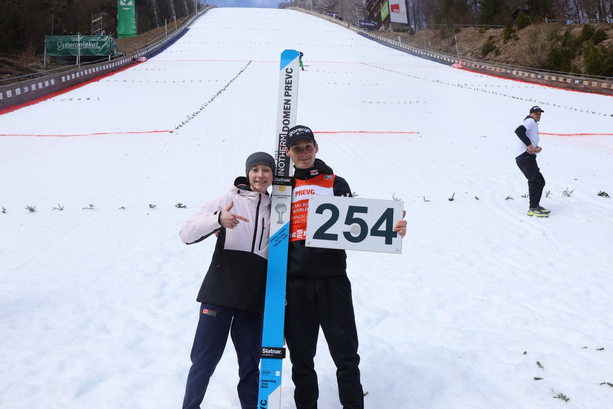 Planica - Domen Prevc, svetovni rekord 254,5 metrov in Nika Prevc - več na <a href="/vecer/">Večer</a>