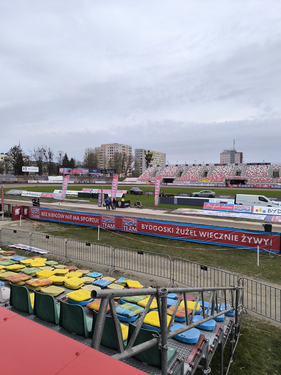 mantosiewicz95's tweet photo. Wreszcie nastała żużlowa niedziela. Dziś w Bydgoszczy Zmarzlik, Dudek, Kubera i Woźniak, ale też zagraniczna czołówka z Łagutą, Sajfutdinowem, Doylem i Michelsenem na czele. Będzie się działo! https://t.co/AOw16VDdBx
