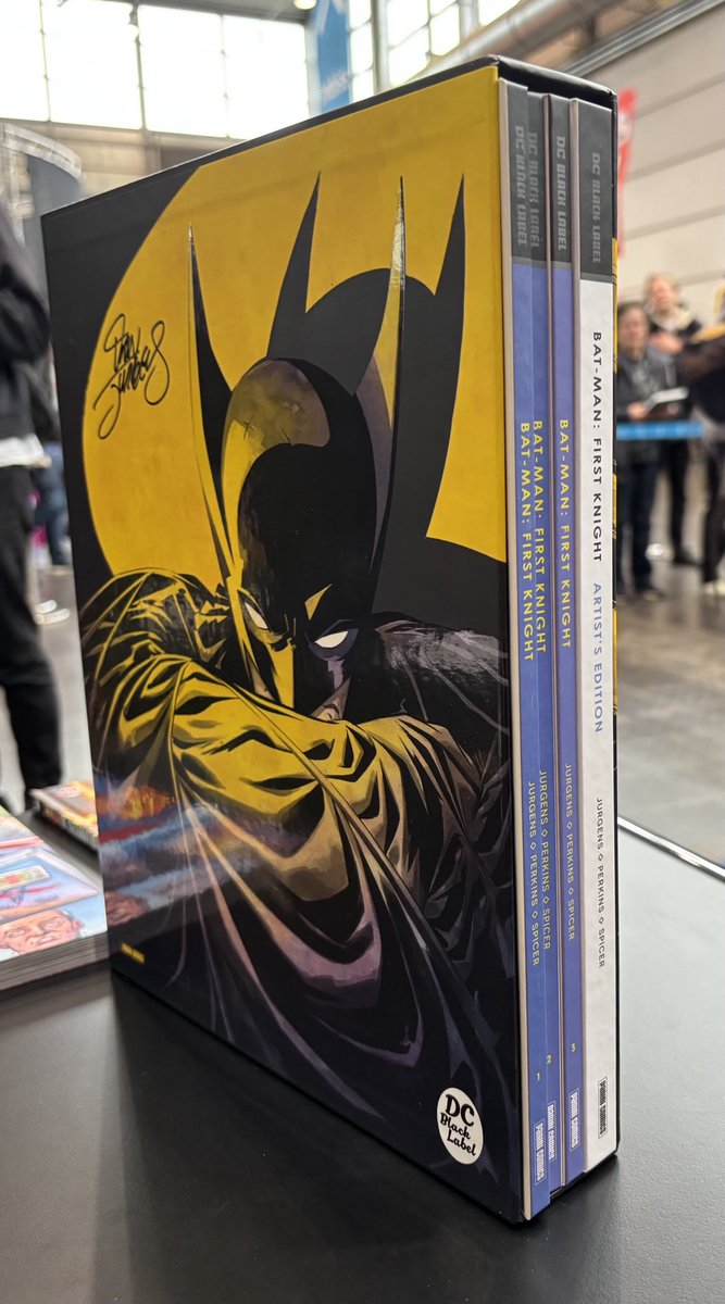 thedanjurgens's tweet image. From the Leipzig Book Fair: Panini Germany’s debut of a hardcover, 4-book, slipcase edition of the BAT-MAN: FIRST KNIGHT project that artist Mike Perkins and I collaborated on. Complete with an artist’s edition that highlights his work in black and white!
