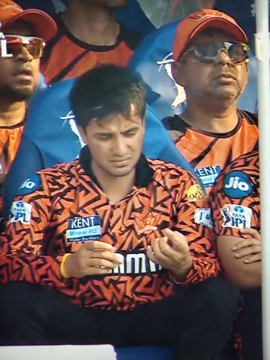 inthemooooood's tweet photo. @SunRisers navratro ke pehle din nahkun mat katwao miya https://t.co/3ErLSZVJAK