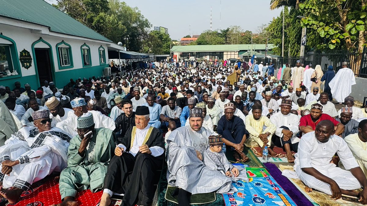 whitenigerian's tweet photo. Mashallah, it was a full house today at the Said Jammal Masjid.  Eid Mubarak. 🤲🏻 https://t.co/xkb7gMXsOE