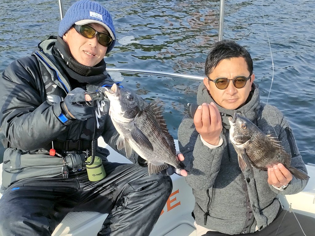 Taka_icfc's tweet photo. 前日の雨で水温気温も一気に下がって心配でしたが居る所には居る感じでショートバイトに悶絶しながらボート初挑戦のお客様も複数キャッチ🐟
#Megabass #礁楽 #ボトルシュリンプSW #OrochiX10 #PR https://t.co/CfLCmAepvq