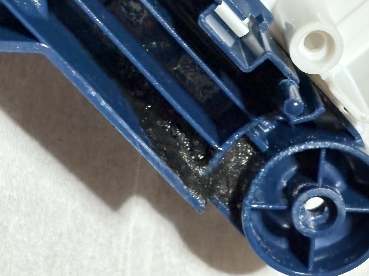 pickles_Nerf's tweet photo. バレルとストックは取り外し可能なので、本体を開ける必要がありますが元に戻せます。本体はバレルのヒンジ部分の補強以外はいじっていません。 https://t.co/WjeajN48R9