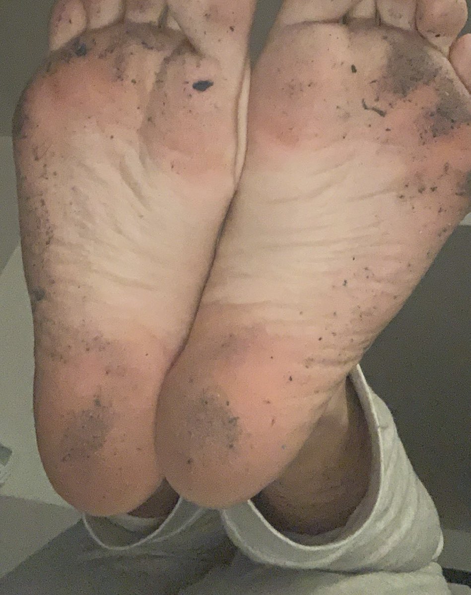 MasterThom00's tweet photo. Pay to lick my dirty feet slave 
#feet #feetworshi̇p #feetfetısh #footfetısh #feetmaster #footmen https://t.co/9ZvOOsQfwj