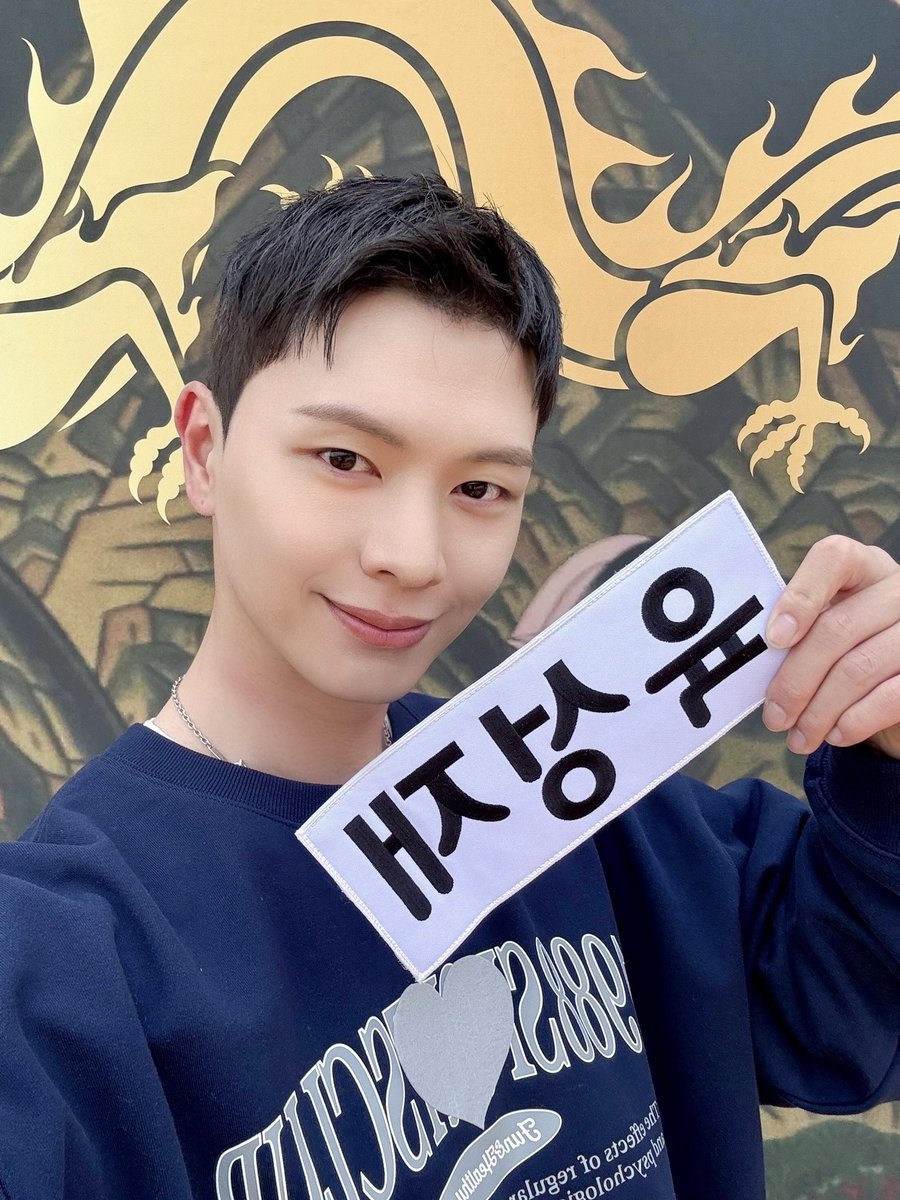 YookSJ_official's tweet photo. [📸] #YOOKs_moment

“의외로 첫출연 육성재” 
육또 아니고 육잘또 🕶️
강렬했던 성재의 첫 런닝맨 나들이 🏃

＿人人人人人人人人人人＿
＞ 52 점 성 재 팀 승 리 ！ ＜
￣^Y^Y^Y^Y^Y^Y^Y￣

#육성재 #YOOKSUNGJAE
#SBS #런닝맨 #귀궁 https://t.co/jXoKhkeCte