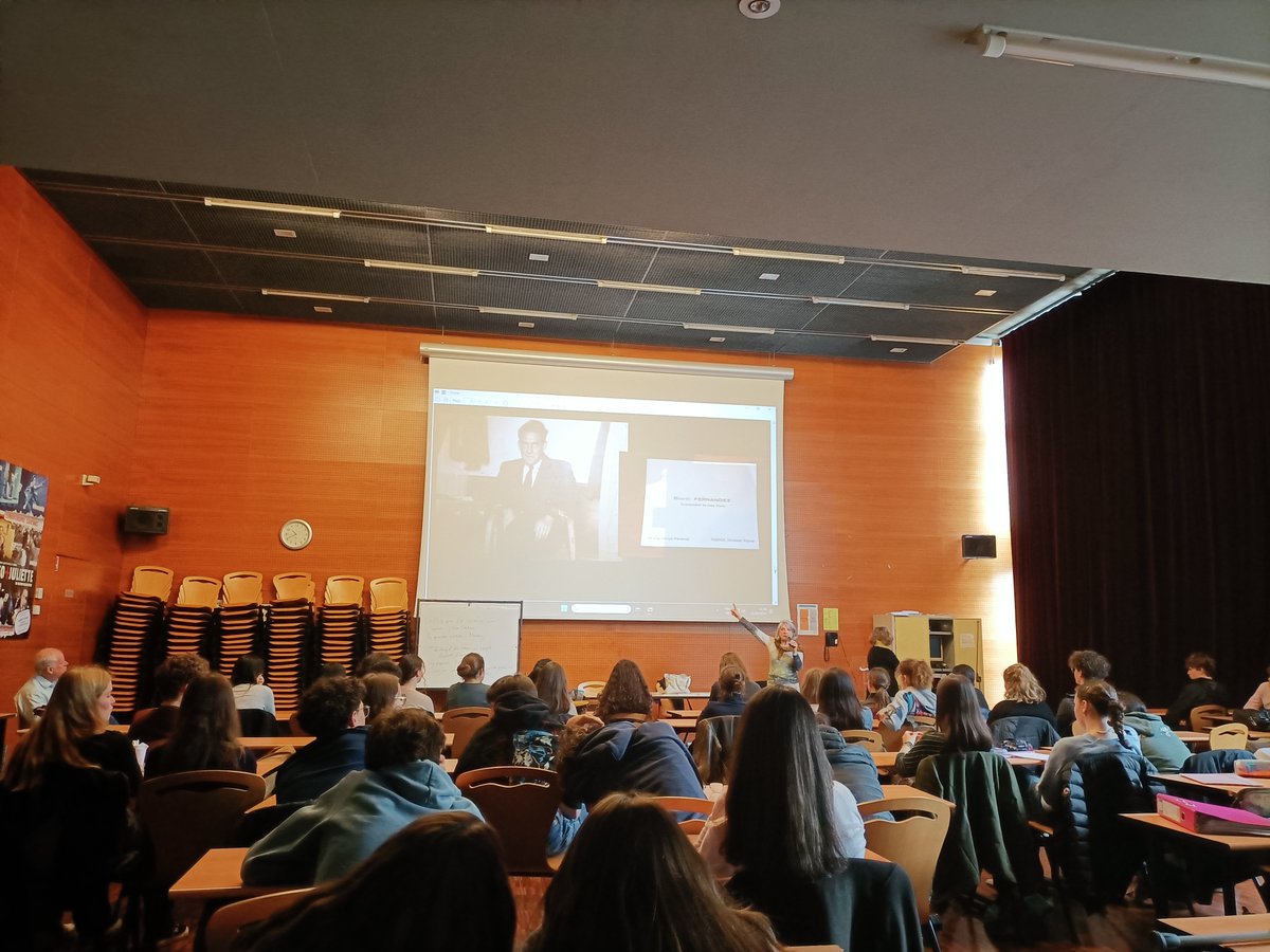 SeccionBurdeos's tweet photo. El viernes 21 de marzo, los alumnos de Première de la SIE asistieron a una conferencia impartida por Sabina Lalanne Fernández de Perry, nieta del capitán del navío Habana, que llevó a exiliados españoles en su huida durante la Guerra civil española. https://t.co/wqKUnYJJun