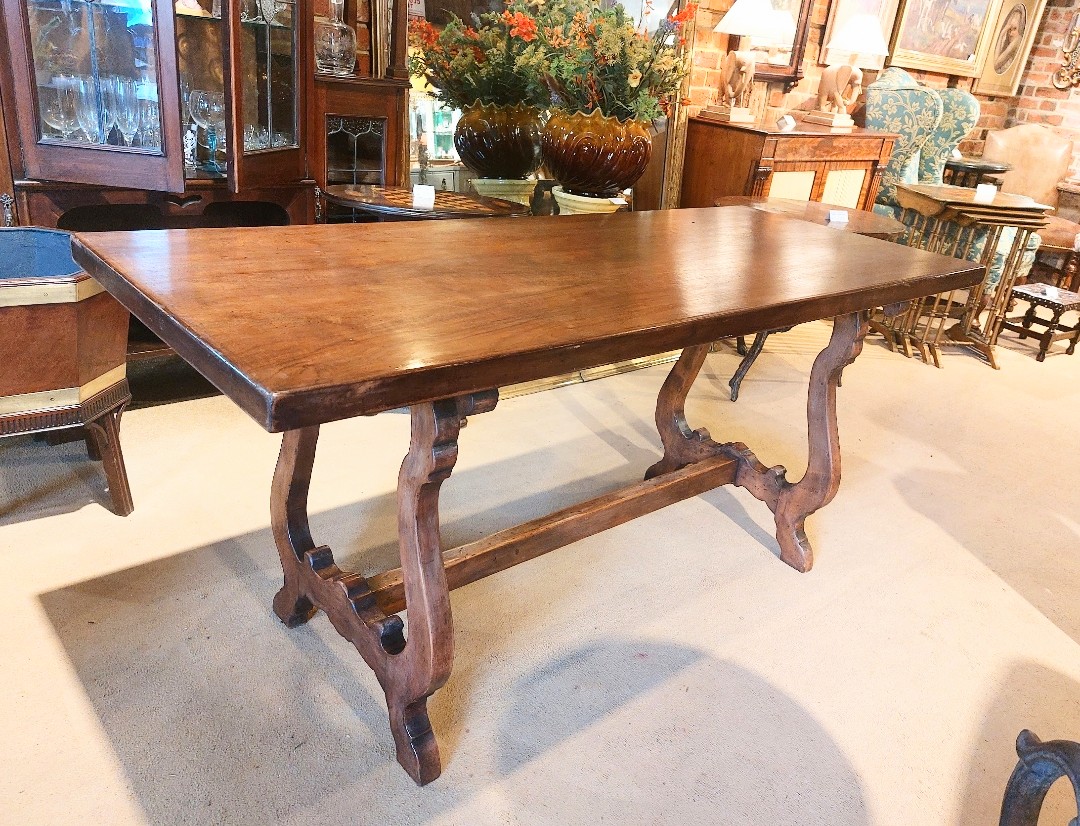 eversleybarn's tweet image. #spanishtable #walnutdiningtable #studiopottery #1950sglobe #silverplatedboxes #judismithantiques #eversleybarnantiques