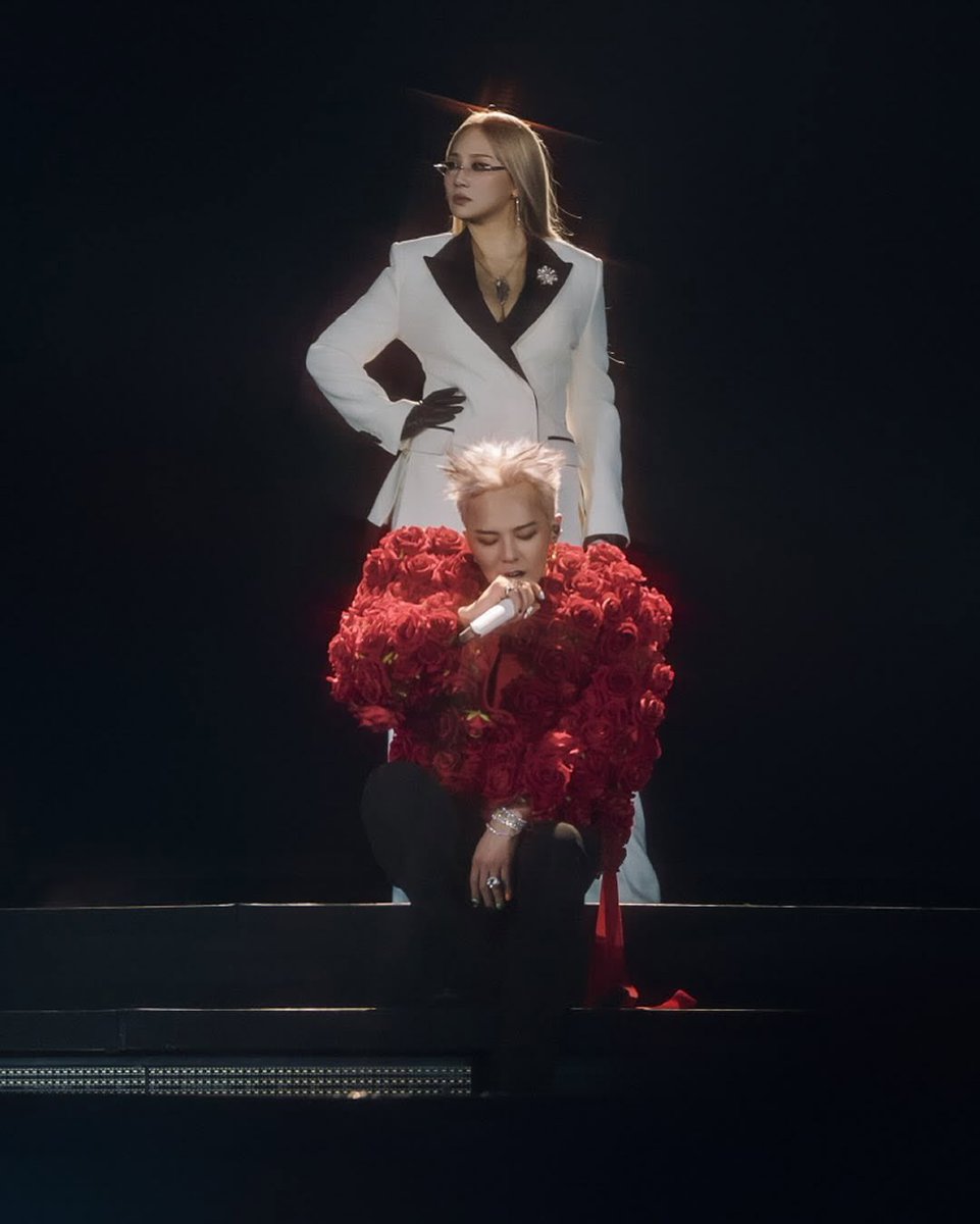 BaddestFemaleCL's tweet photo. THE LEADERS 
Day 1 vs Day 2

#GDWORLDTOURÜbermensch  
#CL #씨엘 @chaelinCL #GDRAGON https://t.co/AW4uyKgaLe