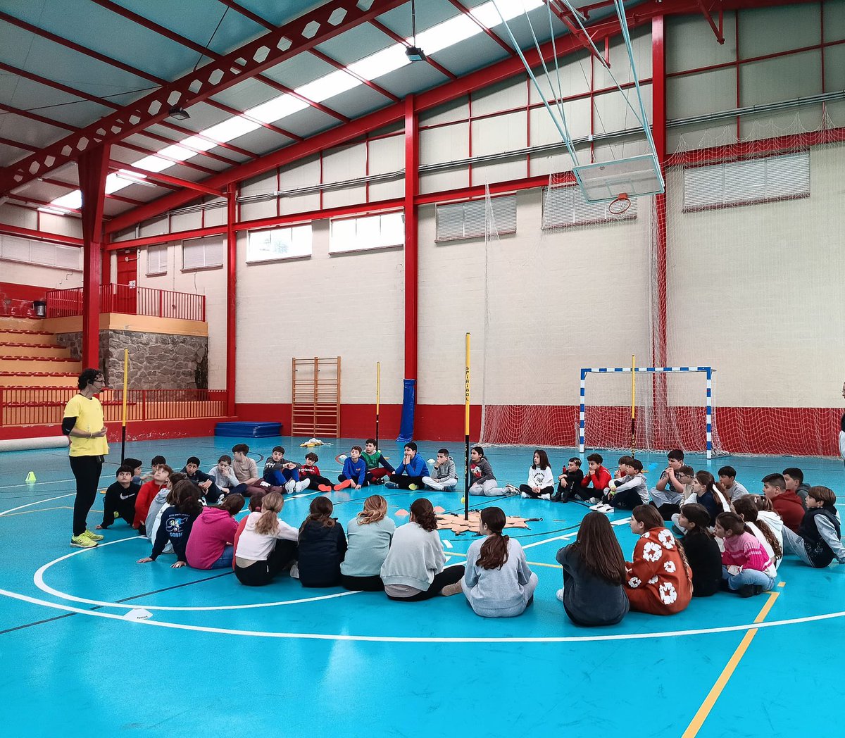 ceipcortesfront's tweet photo. Esta semana hemos disfrutado del “Spiribol”. Es un deporte alternativo que que recauda fondos para la Fundación UAPO, dedicada al tratamiento integrativo del paciente oncológico. 
¡Es genial divertirse y a la vez poder ayudar a otras personas! @Malagaconvive @cortesdelafron https://t.co/NasfGE0yl6