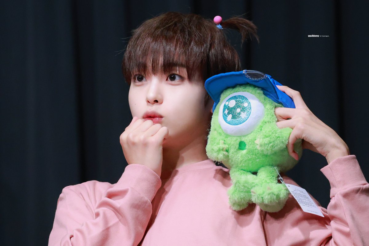 250222 뮤플 HQ 
you are my booooooo👶🏻 
#형준 #크래비티 #HYEONGJUN #CRAVITY