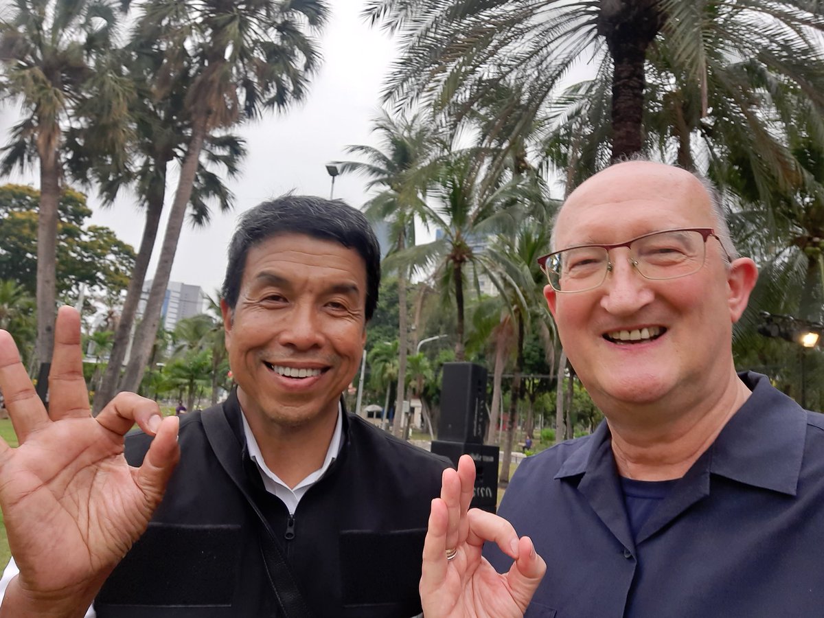 Despite the many tragic aspects of the earthquake, life must go on. Resilience needed to face many challenges. Honoured to attend the great concert in Limphini Park for #Bangkokweareok organised by BKK Governor Chadchart. Lovely music from the Bangkok Municipal Orchestra.