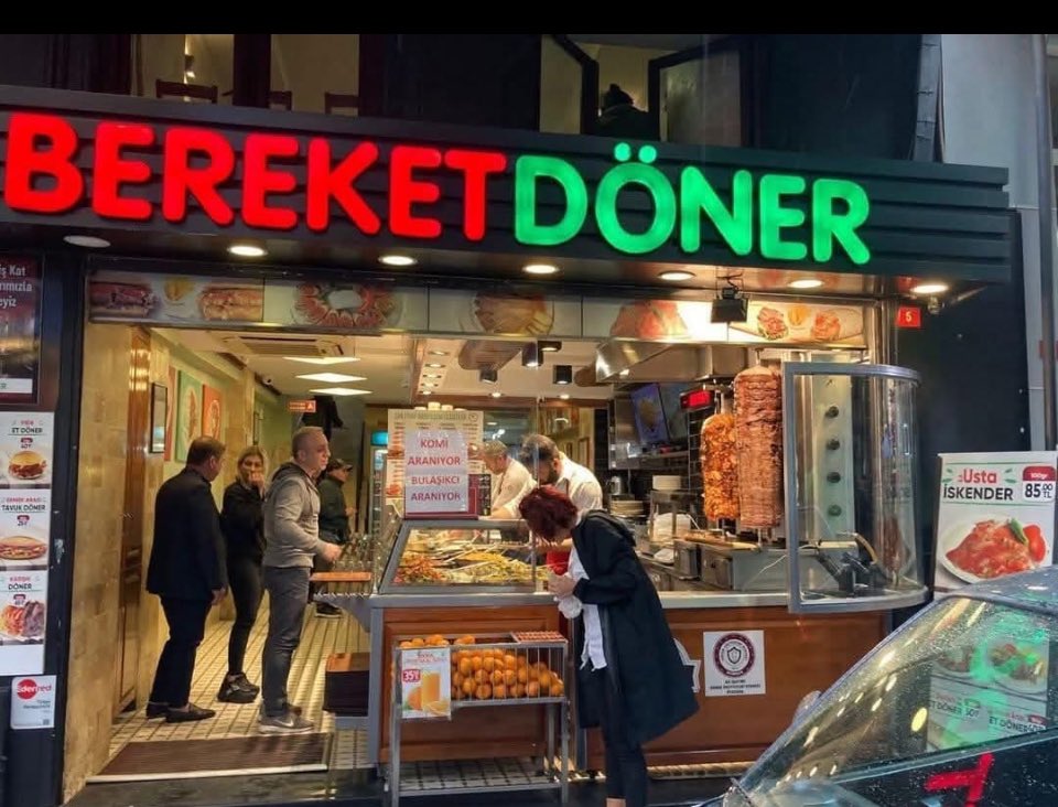 Arkadaş eylemcilere döner satmıyormuş. Siz de bundan sonra döner almayın. Adamı kırmak olmaz.
#BoykotaDevamEdiyoruz