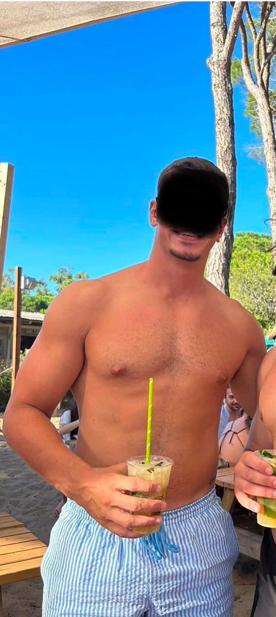 Master_Italia's tweet photo. Ecco il vostro nuovo padrone 
#moneyslave #atm #findom #gayslave #schiavi #dominazione https://t.co/NkH7E5KdDL