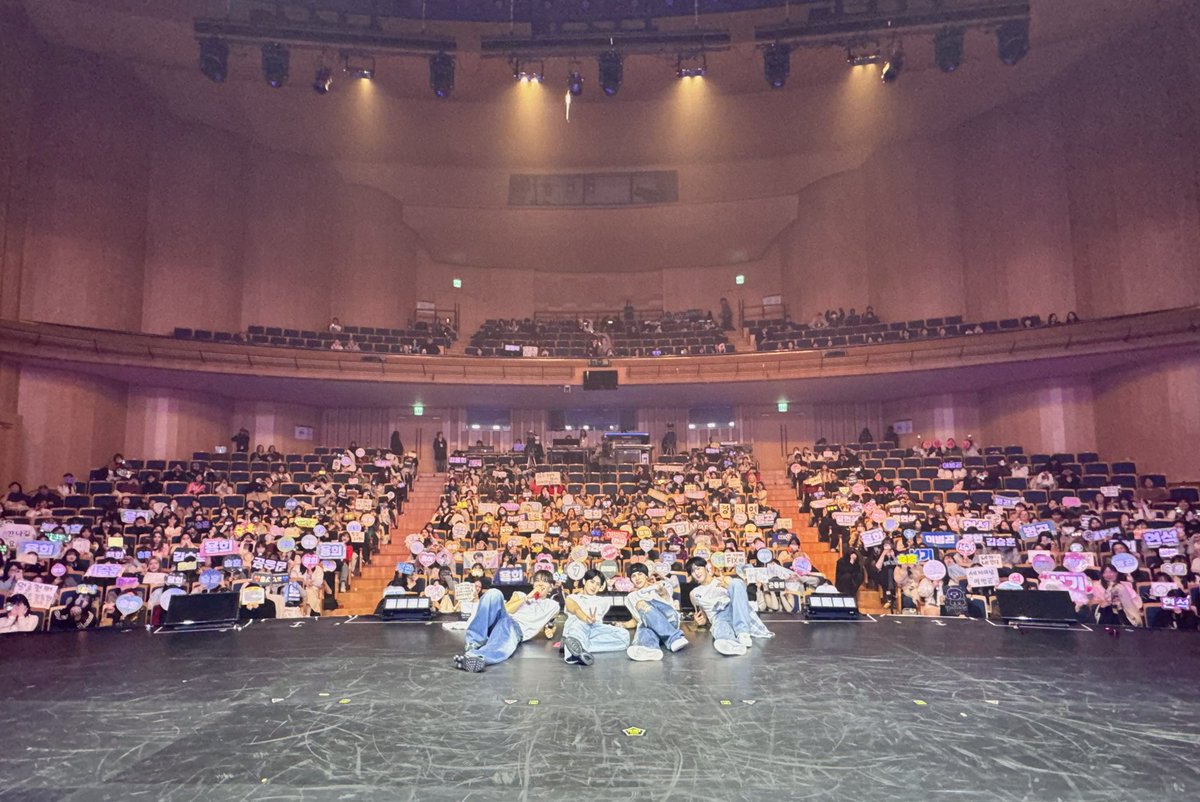 𝙲𝙸𝚇 𝟺𝚝𝚑 𝙲𝙾𝙽𝙲𝙴𝚁𝚃⚡️
<𝚃𝙷𝚄𝙽𝙳𝙴𝚁 𝙵𝙴𝚅𝙴𝚁> 𝙸𝙽 𝚂𝙴𝙾𝚄𝙻

양일간 함께 콘서트를 빛내준 픽스들 감사합니다♥ CIX4ever✨

#CIX #씨아이엑스 #BX #승훈 #용희 #현석 #CIX4thCONCERT #THUNDER_FEVER #THUNDERFEVER_in_SEOUL