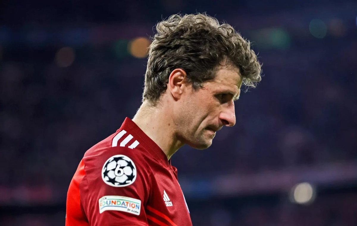 GabrielStachPL's tweet photo. Kicker: Kończy się era Thomasa Muellera w Bayernie.

Niemiec nie otrzyma nowego kontraktu w FCB.

Sezon 2024/25 będzie jego ostatnim w barwach bawarskiego klubu. Przygoda Thomasa z Bayernem dobiegnie końca po 25 latach.
