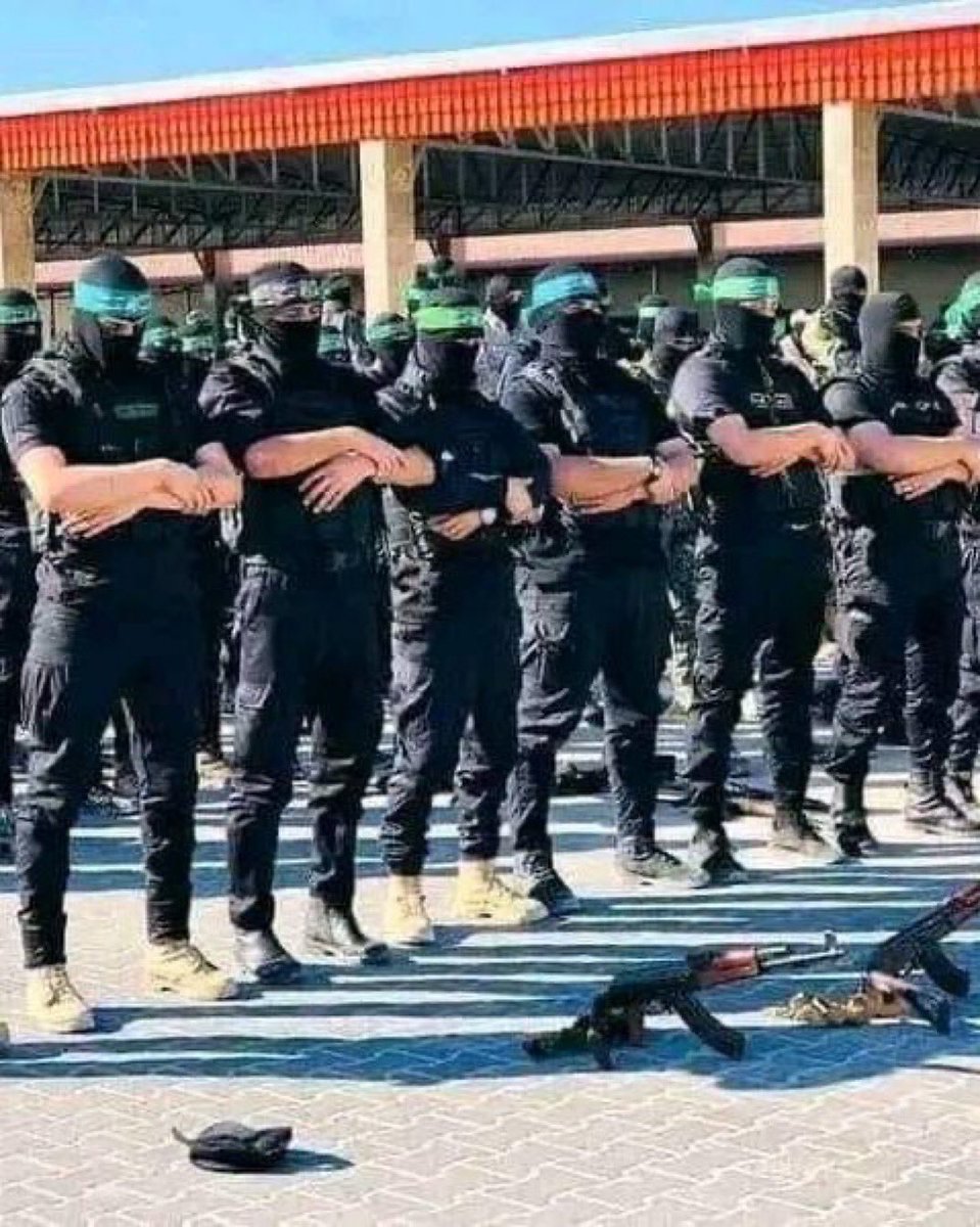 كل عيد وأنتم عيدنا وفخرنا وتاج الرؤوس ومهجة القلوب يا أشرف وأطهر جيش على وجه الأرض..
هنا نستقبل التهنئة بالعيد لجيش تحرير الأمة