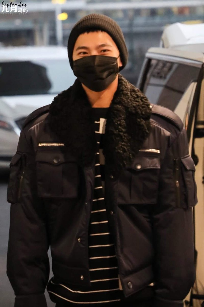 kwang_KSs's tweet photo. รอยยิ้มภายใต้ Mask 😷
กับตาสระอิ😊
น่ารักกกกกก💕 https://t.co/LHnSqNpp0X