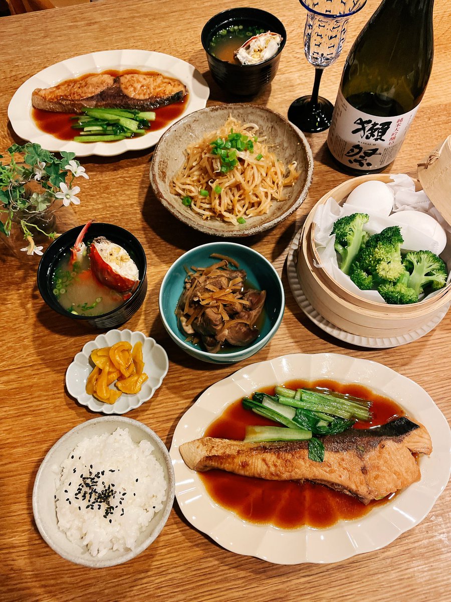 mikapiano_'s tweet photo. 鰤の照り焼き
白子しょうが煮
渡り蟹のお味噌汁
モヤシ胡麻ポン酢

🦀さん生きてました😚
いただきます🙏

今日も一日
お疲れさまでした✨

#晩ごはん https://t.co/ypywFwiltX