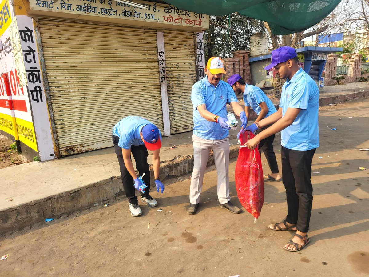 nsscsvtuCG's tweet photo. CSVTU NSS Cell organized a cleanliness drive at Civic Centre, Bhilai, Chhattisgarh under SAP, Swachhata Hi Sewa.
 #SwachhBharat #CleanIndia #NSS #CSVTU
@_NSSIndia
@NSSRDBhopal https://t.co/O6Et5EkC9o