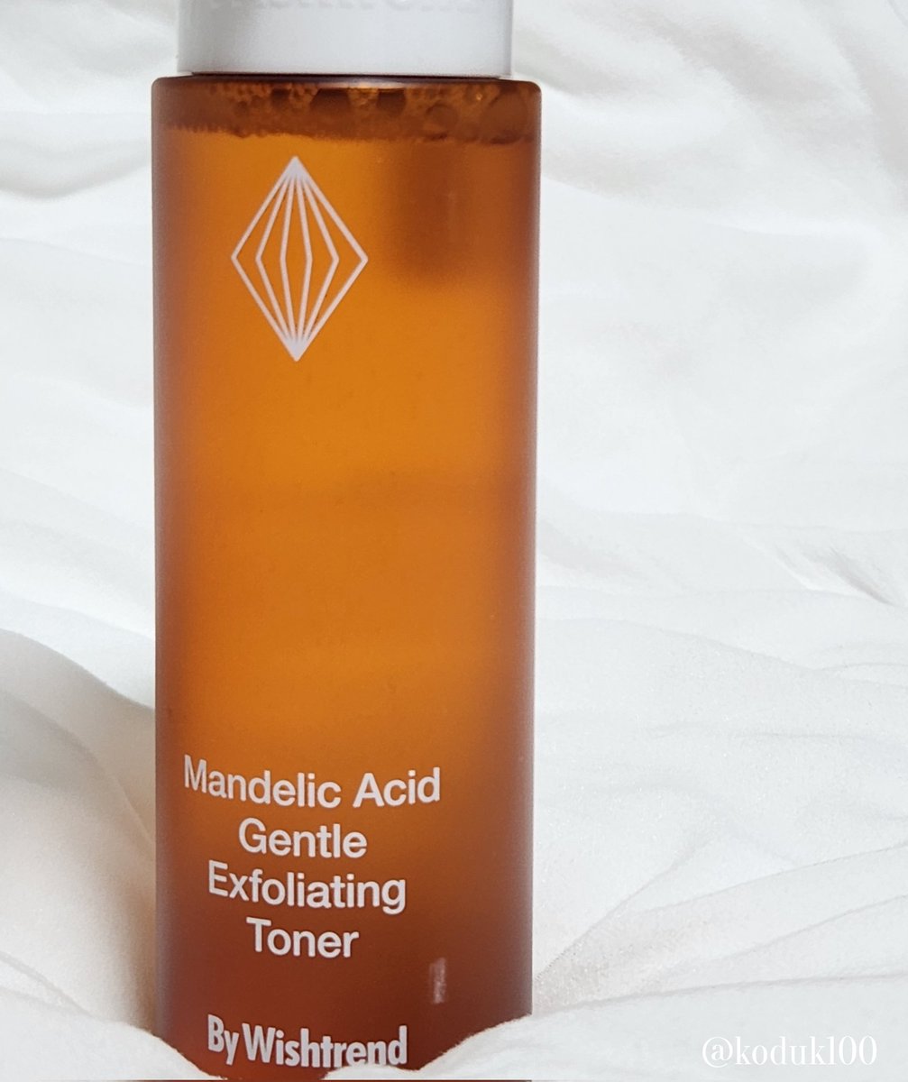 #백코후기 #제품제공
[바이위시트렌드_만델릭애씨드 젠틀 엑스폴리에이팅 토너]
이 토너는 만델릭애씨드가 함유된 토너로 각질제거가 가능한 토너라 해요!

아무래도 매일하기보단 화장전이나 격일로 토너로 쌓인 각질 제거들을 해주는데요 후기는 타래로 이어볼게요! ⬇️