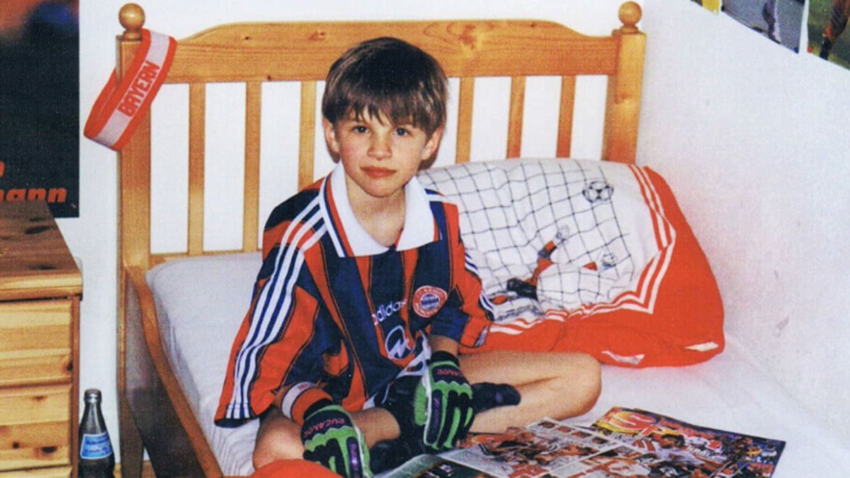 SpieltagIndo's tweet photo. BREAKING! Per @kicker, Thomas Müller (35) akan meninggalkan Bayern München di akhir musim ini setelah 17 tahun membela klub

Müller sebenarnya ingin bermain satu musim lagi, tp pihak Bayern enggan memperpanjang kontraknya. Bayern ingin menawarkan peran lain di klub https://t.co/Ml2XnzOmNV