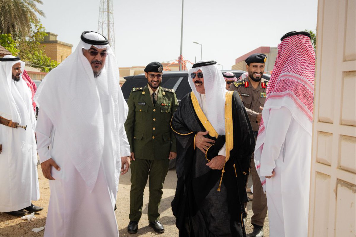 ahmad_m_otaif's tweet photo. سعدنا هذا اليوم بزيارة معايدة بمناسبة #عيد_الفطر_المبارك من سعادة محافظ أحد المسارحة الأستاذ فيصل بن ناصر بن لبدة التقى فيها ببعض أعيان القبيلة. وتاتي هذه الزيارة متسقة مع توجيهات ولاة الأمر للوقوف عن كثب على أوضاع المواطنين.
 كما تجسد معايدات سعادته مدى ما يحظى به المواطن في المملكة من عناية واهتمام وتحقيق #جودة_الحياة من ولاة الامر حفظهم الله.