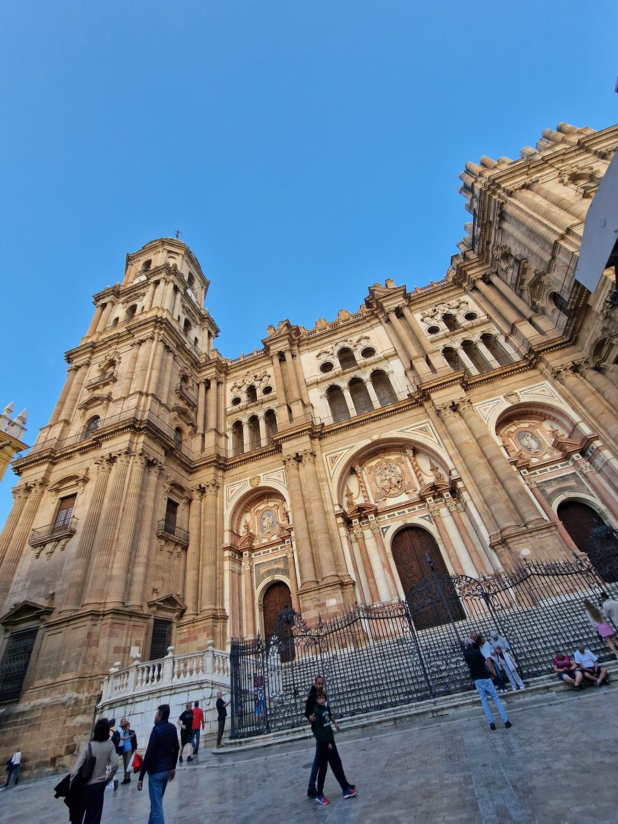 Thank you Malaga! 💃

Beautiful mini adventure with the bestie, sunshine was much needed. Homeward bound for some mothers day cuddles with the minis. 

🤌☀️🥩🦐🇪🇸