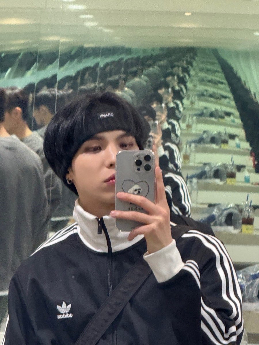 CIX_twt's tweet photo. 떤더피버 막콘 끝!!

#CIX #FIX #BX #이병곤 #병곤 #평픽사💙 https://t.co/DJkZ9irW4h