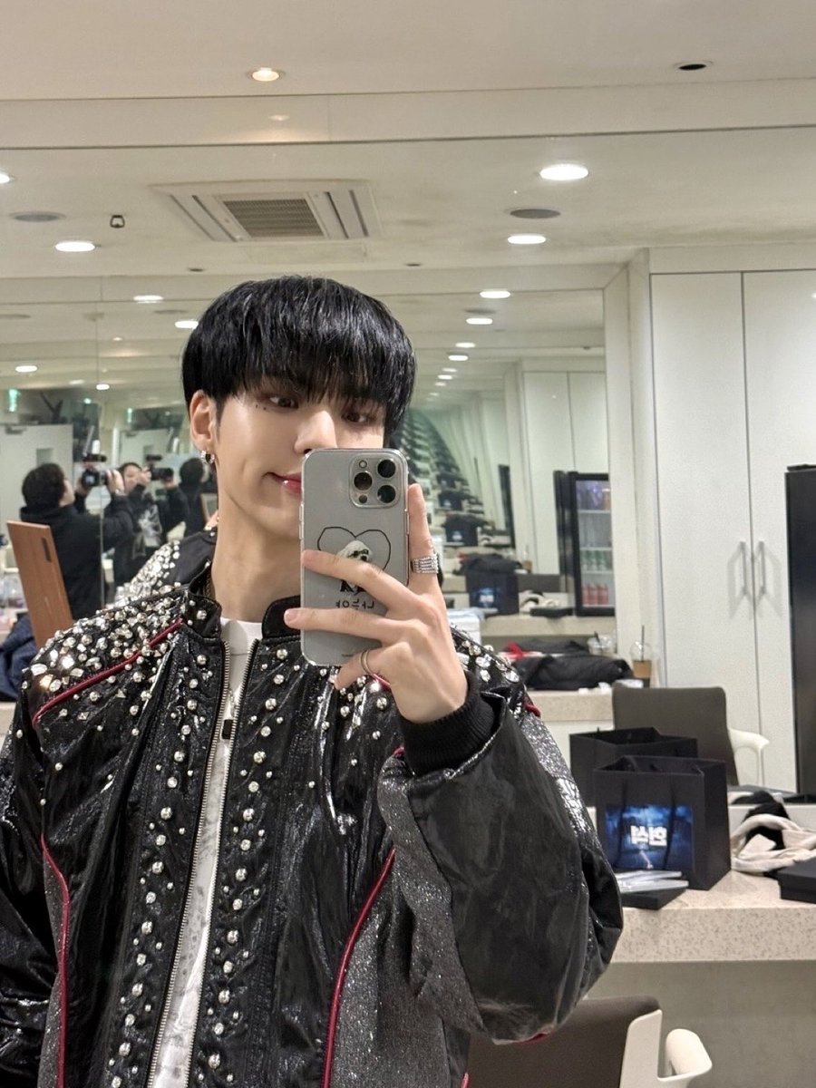CIX_twt's tweet photo. 떤더피버 막콘 끝!!

#CIX #FIX #BX #이병곤 #병곤 #평픽사💙 https://t.co/DJkZ9irW4h