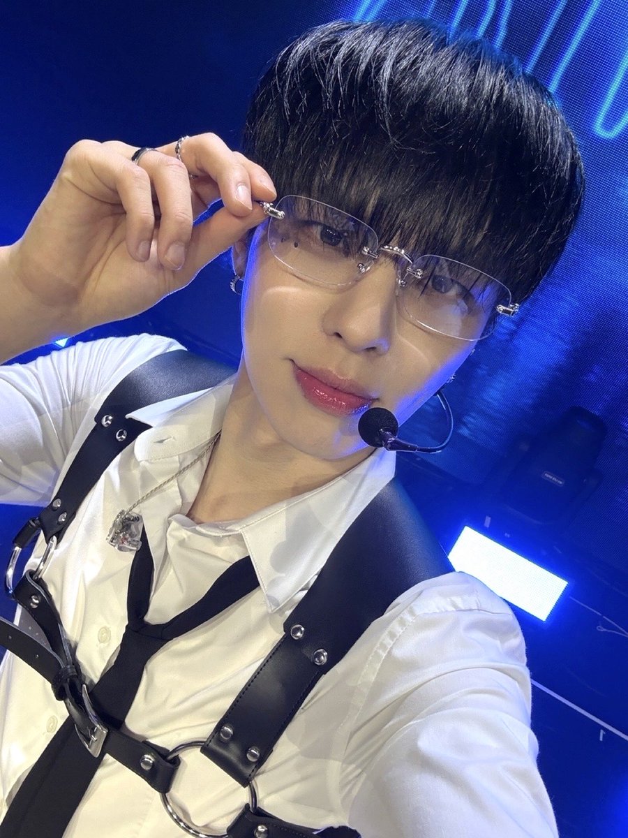 CIX_twt's tweet photo. 떤더피버 막콘 끝!!

#CIX #FIX #BX #이병곤 #병곤 #평픽사💙 https://t.co/DJkZ9irW4h
