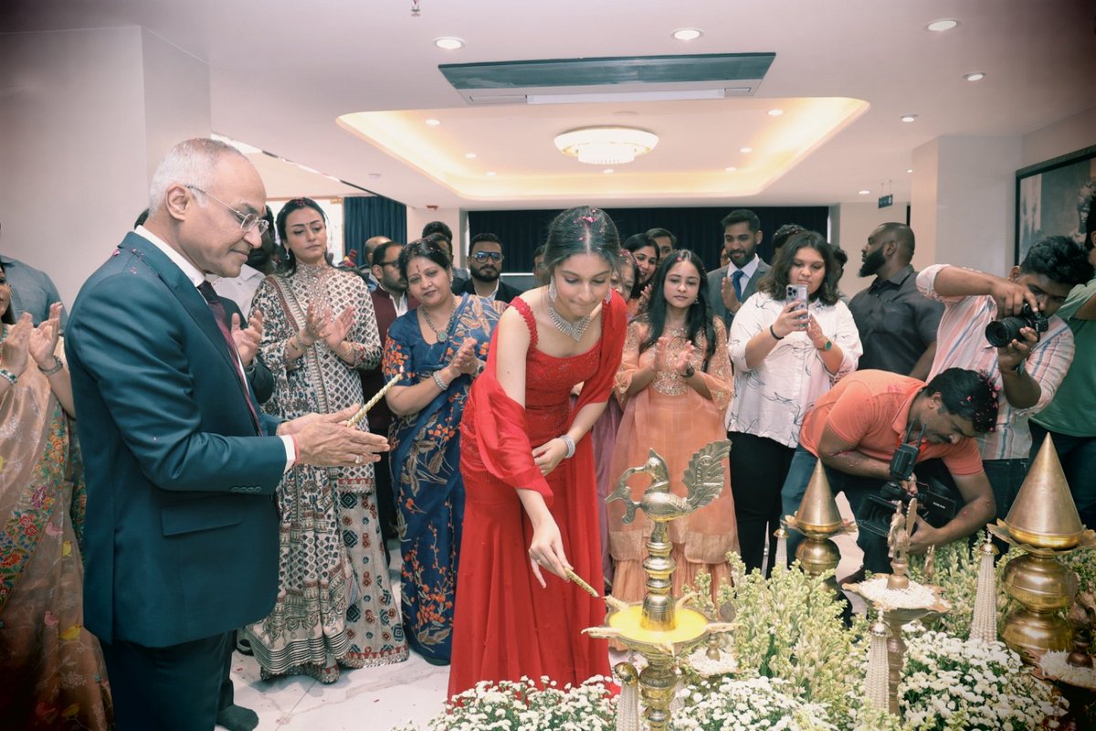 CoolestVinaay's tweet photo. Our Sitara inaugurated #PMJjewels largest store ( 40th ) in Punjagutta, Hyderabad....celebration of legacy & luxury 💎 #PMJ40thStore #SitaraForPMJ https://t.co/iOaOPAgMm8