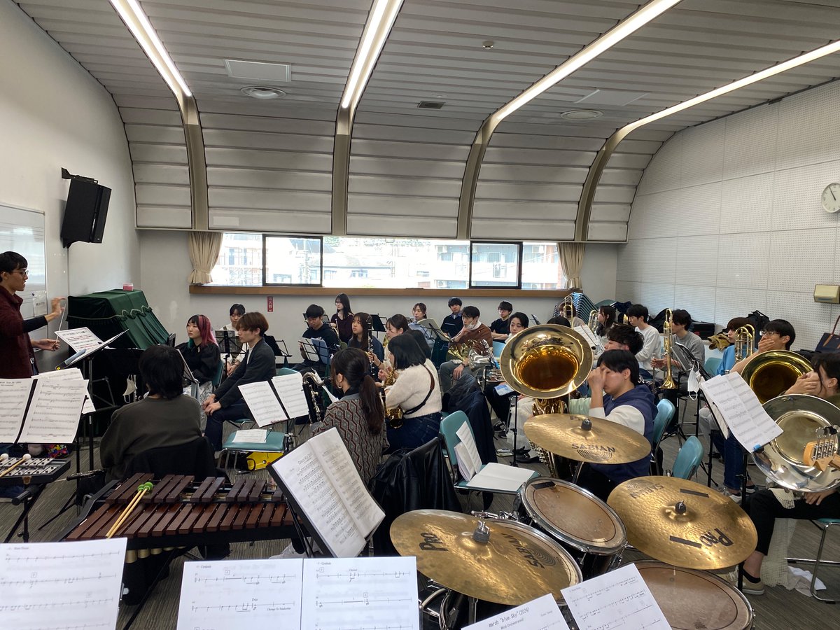 今日は朝から練習でした~！定演が終わり、次回のイベントに向けて一生懸命準備中です💪🏻
そして今日は今年度最後の練習！ということで、楽団ともしびがもっともっと素敵な団になるようみんなで話し合いしてきました🗣️
これからもみんなで意見を言い合える団でありたいですね🤝🏻