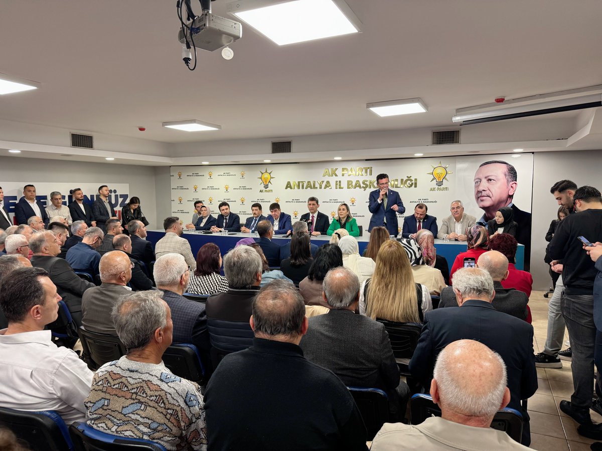 atayuslu's tweet photo. İl Başkanlığımızdayız…
Ramazan ayını en güzel şekilde değerlendiren, 19 ilçemizin her karışında, bir ay boyunca bir gönle daha girmek, bir garibin daha elinden tutmak, bir ihtiyaç sahibinin daha kapısını çalmak, bir yaralı kalbe daha
dokunmak için koşturan Teşkilatlarımıza teşekkür ederiz.
Bayramımız mübarek olsun. 
📍Antalya