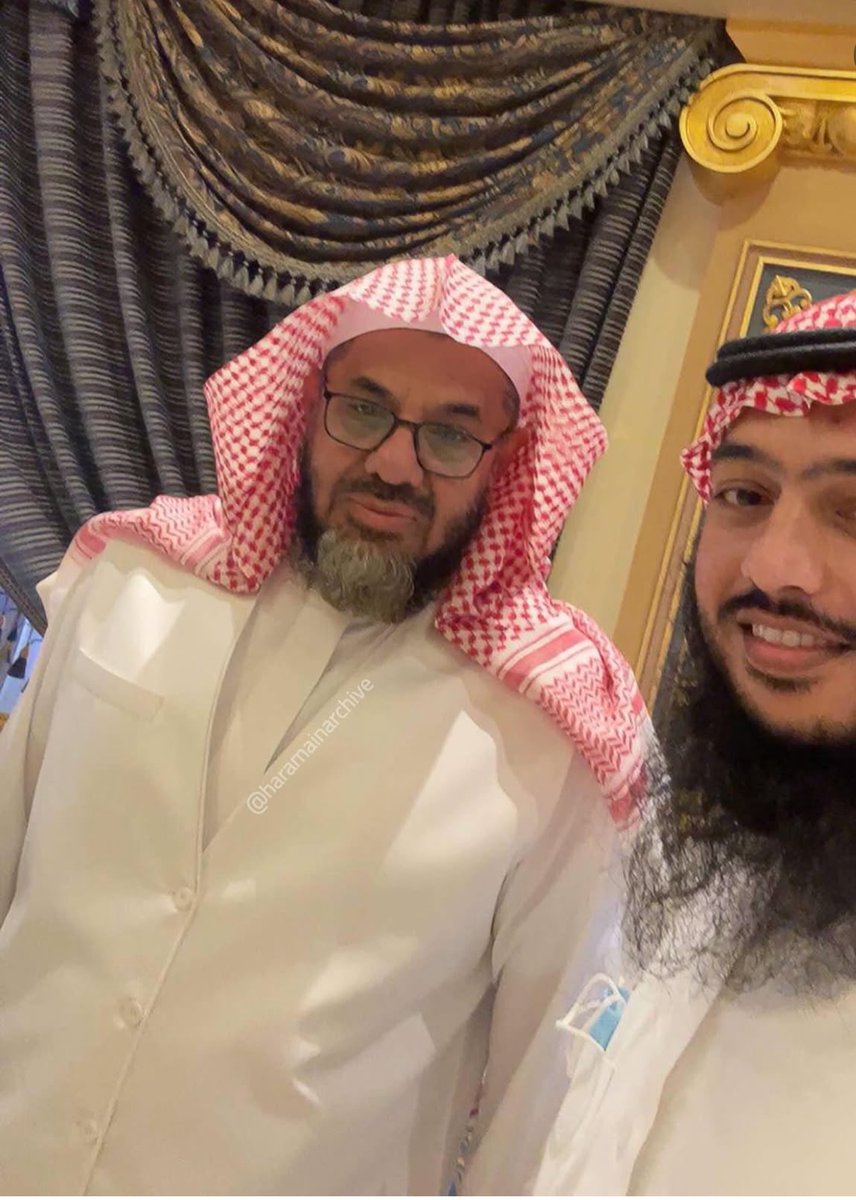 insharifain's tweet photo. Former Imam and Khateeb of Masjid Al Haram Sheikh Saud Al Shuraim pictured today in his house on the occasion of Eid Al Fitr https://t.co/Fv4fWpx5rF