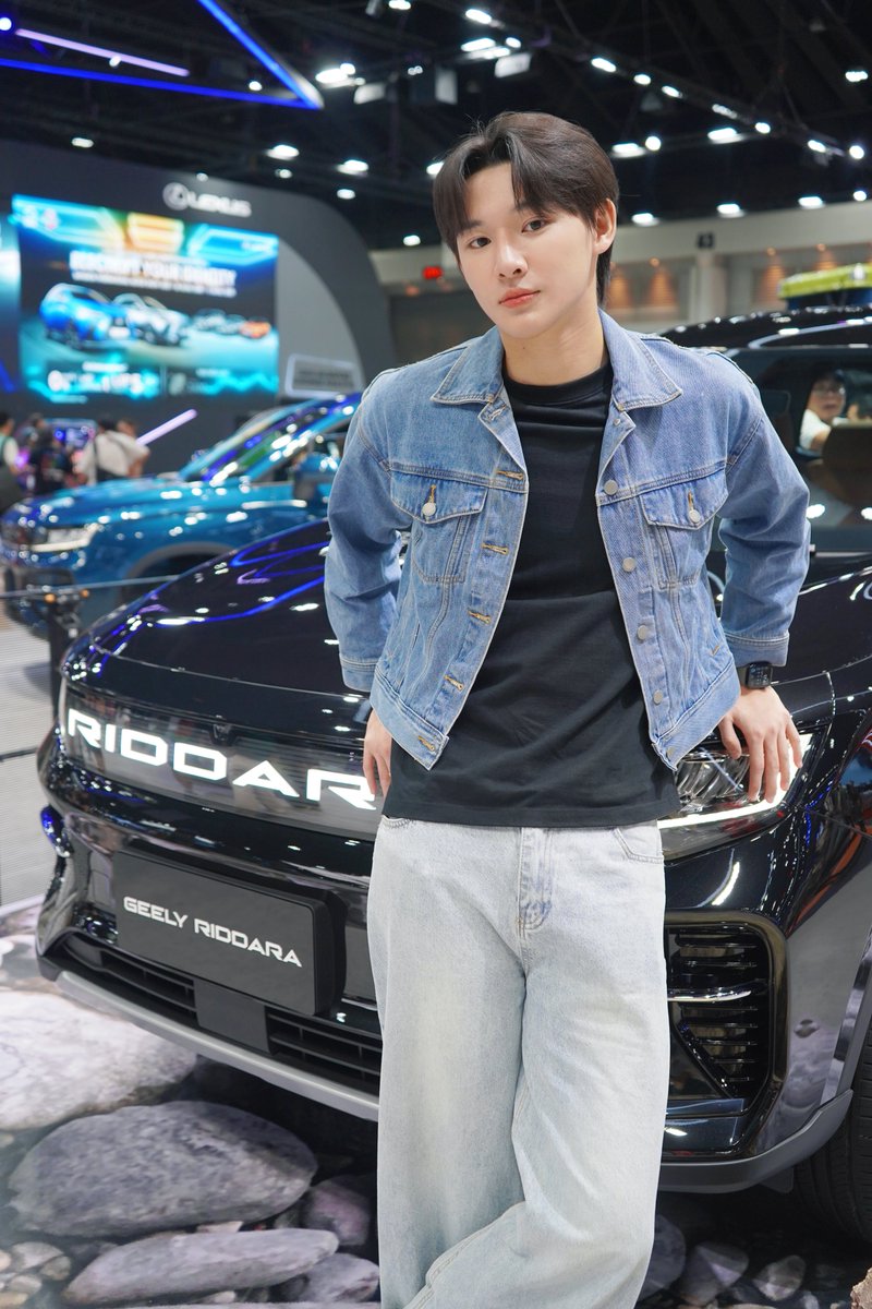 yyds_ent's tweet photo. สัมผัสความเท่และเสน่ห์ที่ไม่มีใครเหมือน! ของรถกระบะไฟฟ้าตัวเจ๋ง! จาก #GEELY #RIDDARA กับ Live “ปอร์เช่” @tanathorncc วันนี้ ที่งาน #MotorShow2025 😎✨
#YYDSent #YYDSArtist
#Tanathornc
#RiddaraThailand #RIDDARAChinaNo1BEVPickup #EVPickup #EV #รถกระบะไฟฟ้า https://t.co/5HjCzB40hY
