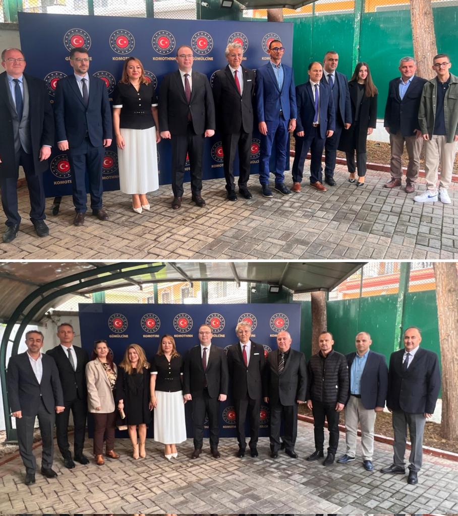 Atina Büyükelçimiz Sn. Çağatay Erciyes'in katılmıyla düzenlediğimiz bayramlaşma etkinliğimizde bayram sevincini dostlarımız ve soydaşlarımızla yaşadık.  
<a href="/TC_AtinaBE/">Türkiye in Greece</a>