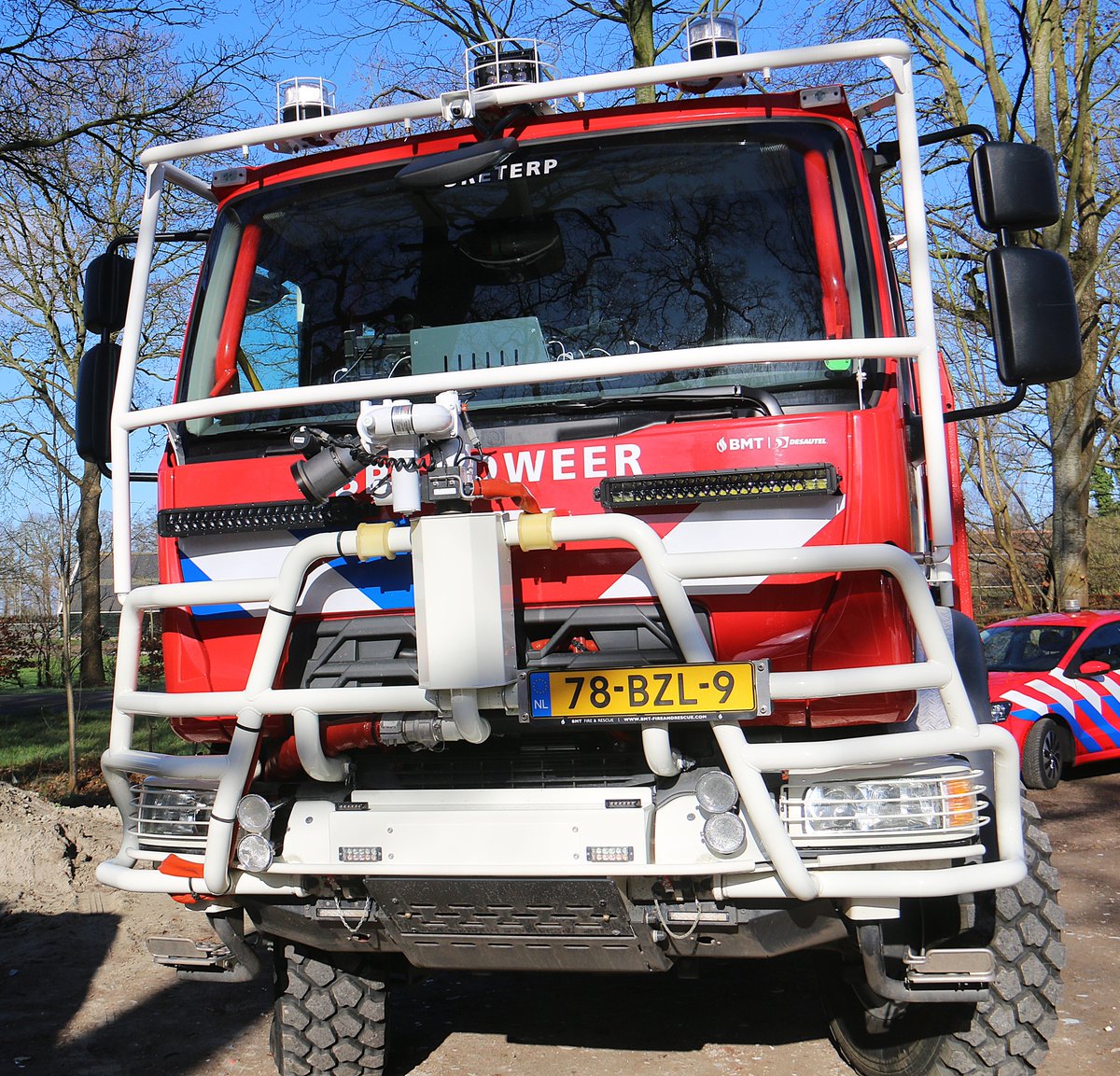 MichaelHuising's tweet photo. Sinds begin februari beschikt brandweer #Ureterp over deze door #Desautel / #BMT opgebouwde #CCFM op een Renault D14 4x4 enkel lucht.
TST-NB 02-6945 tankinhoud 3500 liter + 500 voor eigen bescherming. https://t.co/IiqsOhf1GJ